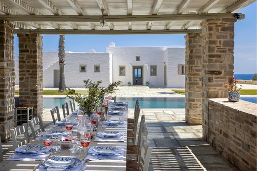 Luxury Villa Rentals vs. Hotel Stays: Choosing Your Perfect Getaway