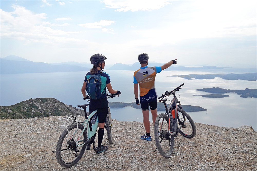 img:https://www.thethinkingtraveller.com/Media/Resized/Greece%20Local%20Areas/Mountain%20biking/Lefkada_e_bike_adventures/1000/Ionian_Islands_Lefkada_ebike_adventures_MAY21_01.jpg