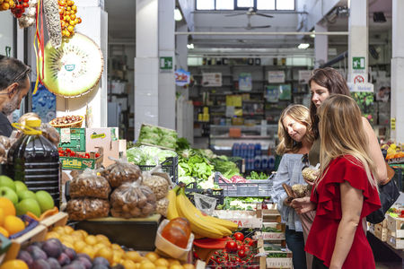 Local Street Food Tasting Tour for Families