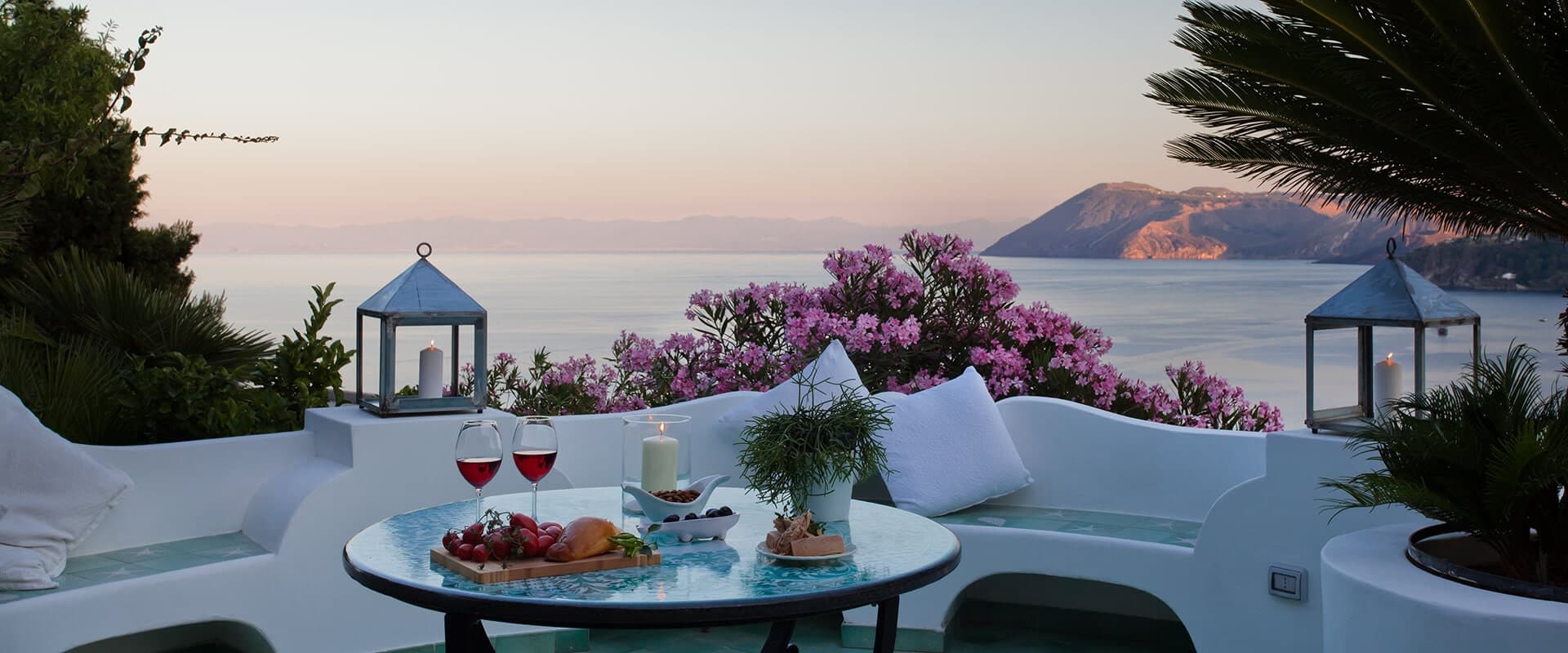 Ten reasons to travel with us