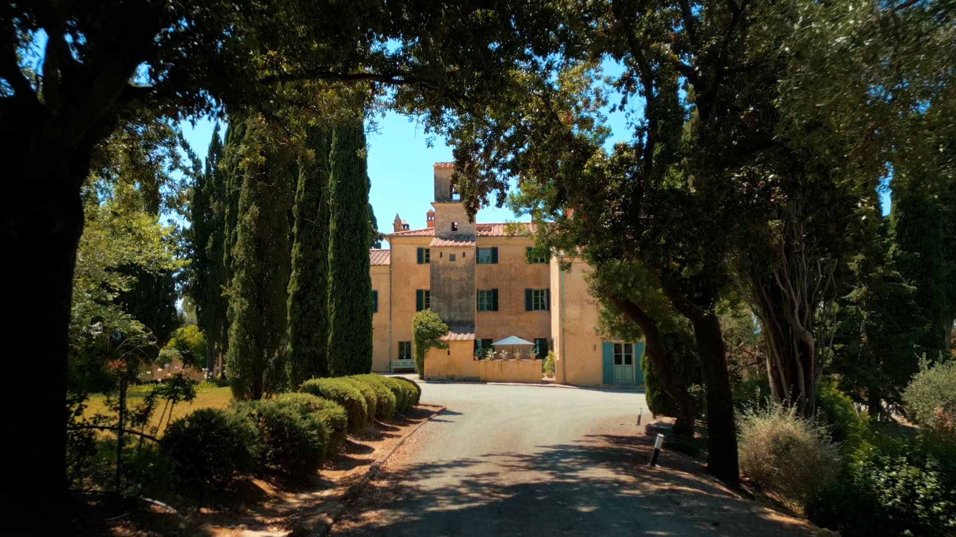 <p class="uppercase">Your escape awaits</p>