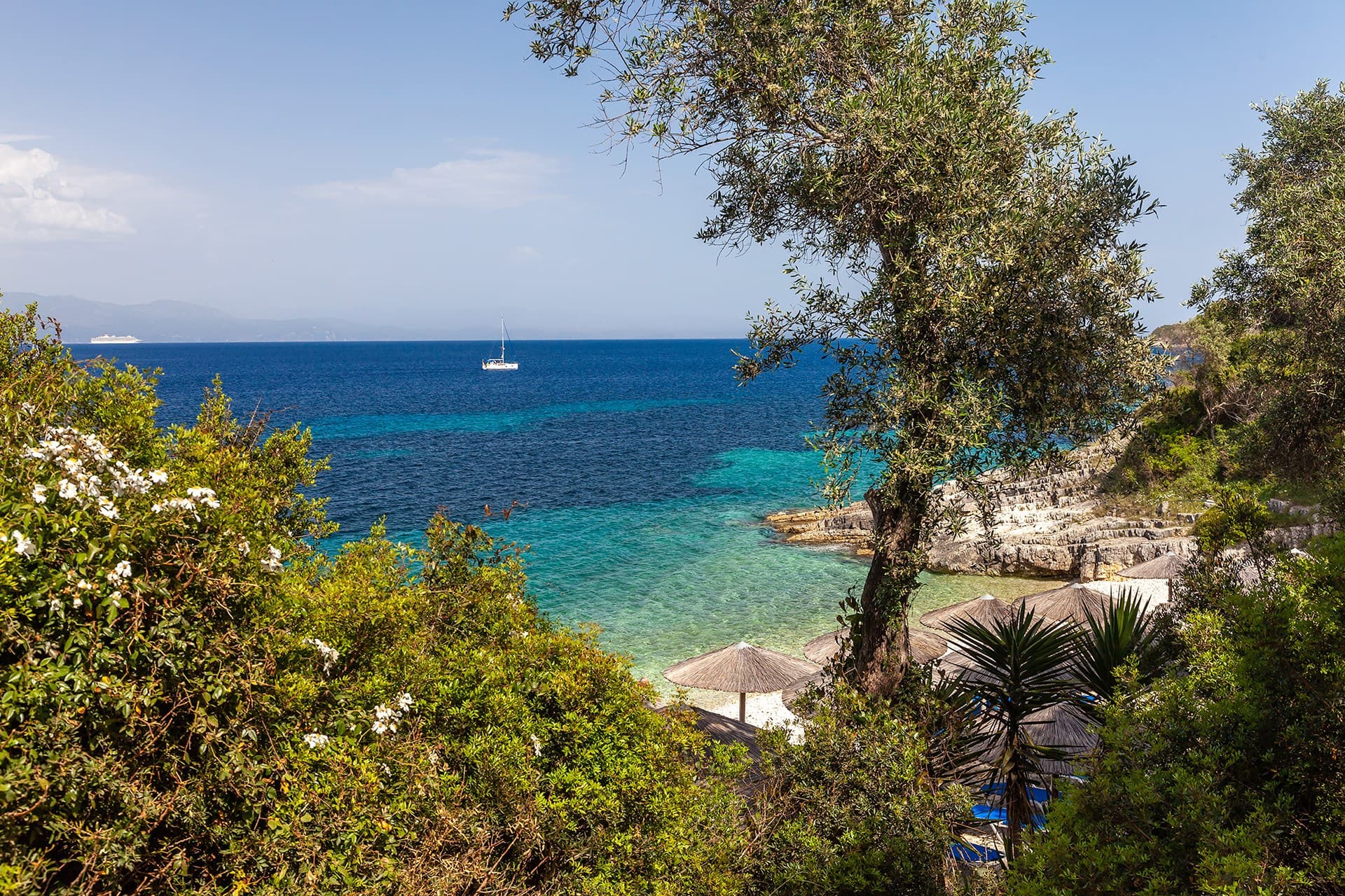 Beaches on Paxos and Antipaxos