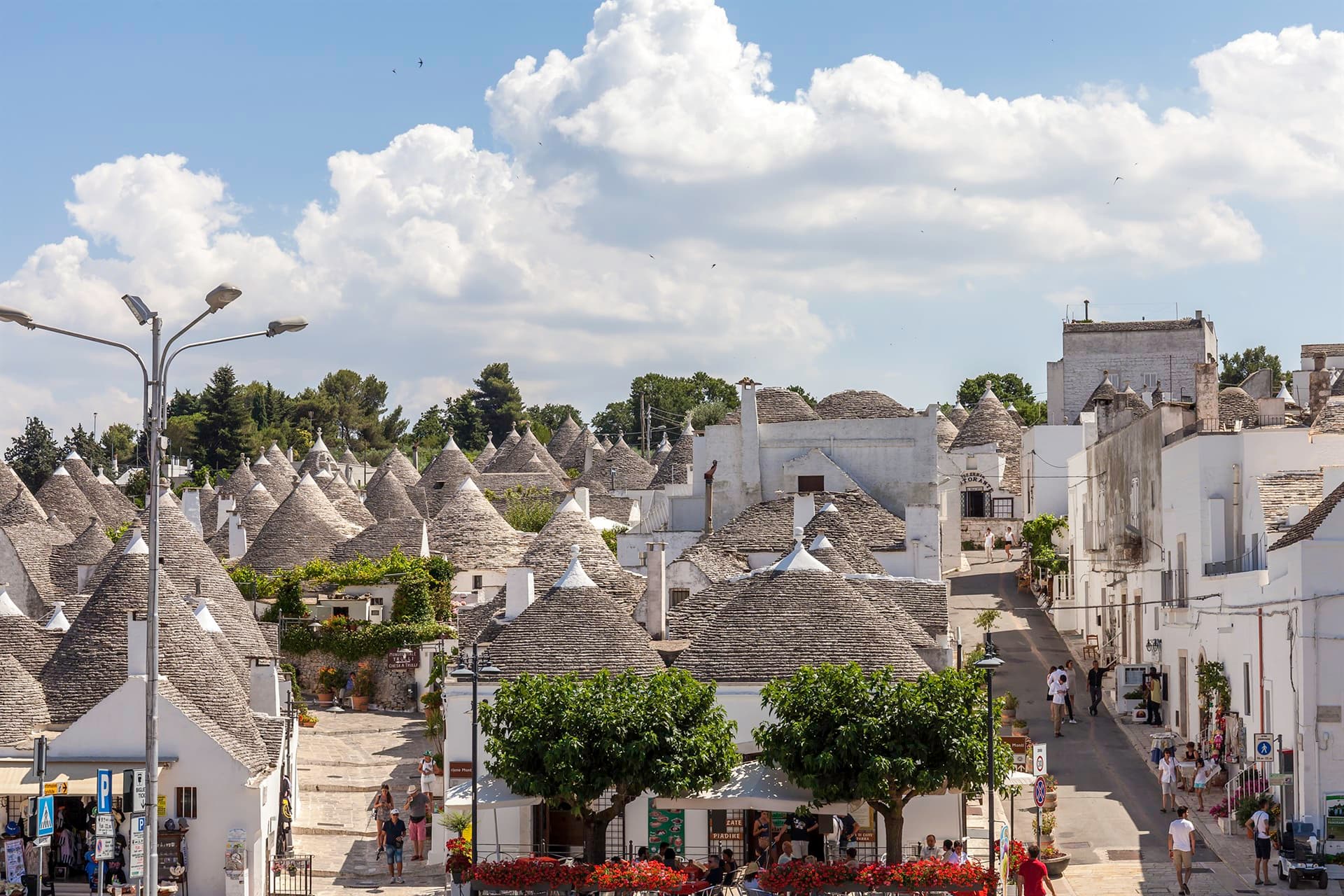 Alberobello Travel Guide