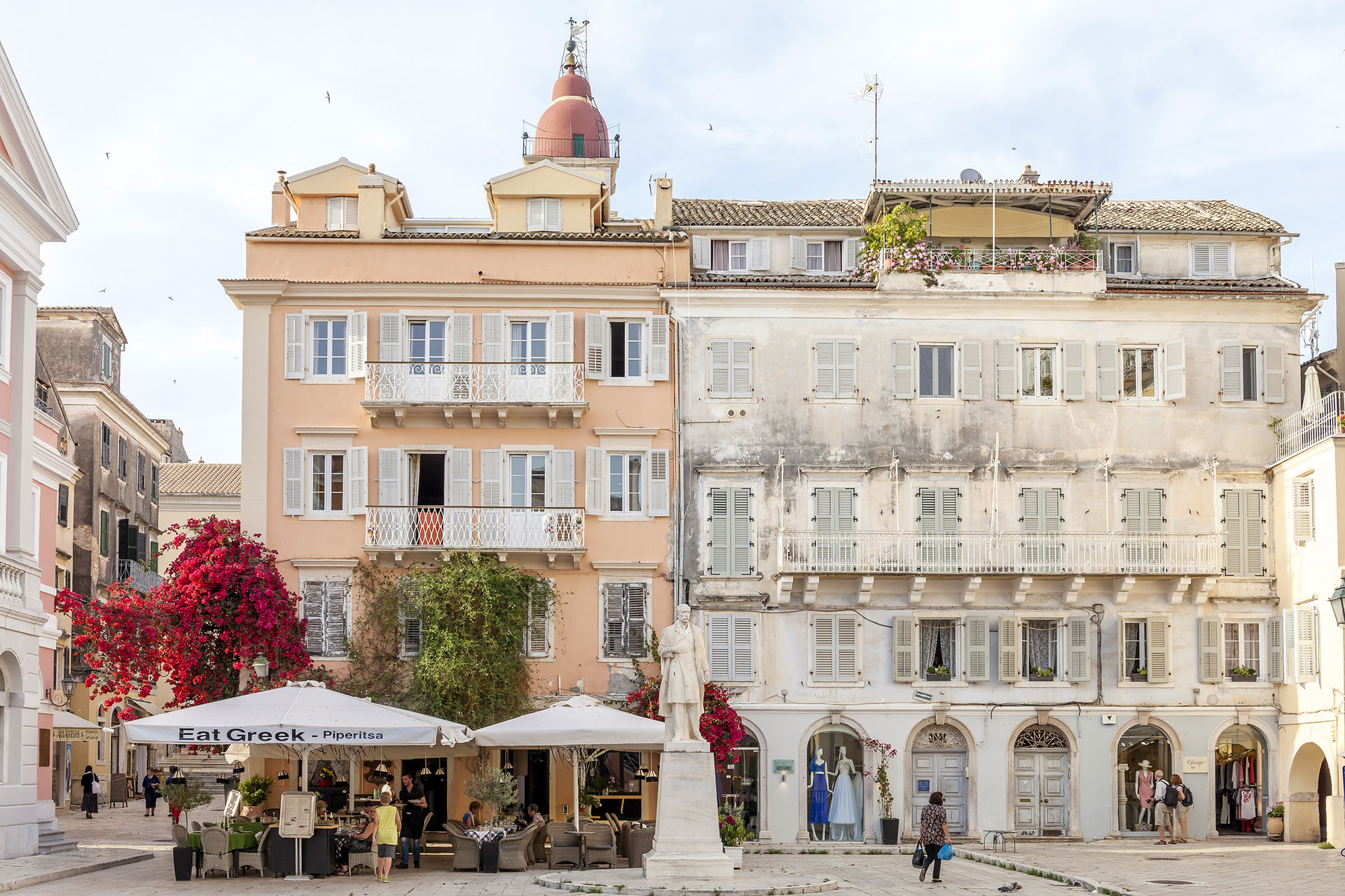 img:https://www.thethinkingtraveller.com/media/Blog%20Images/20%20MAY%202025/Exploring%20Corfu%20Town.jpg