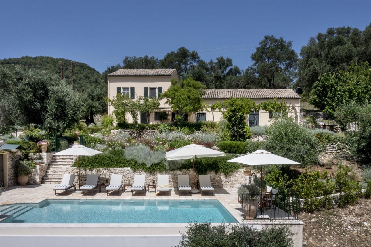 img:https://www.thethinkingtraveller.com/media/Blog%20Images/HONEYMOON%20destinations%20eruope/TTT_Ionian_Islands_Corfu_Barbanichos_JUN24_04.jpg