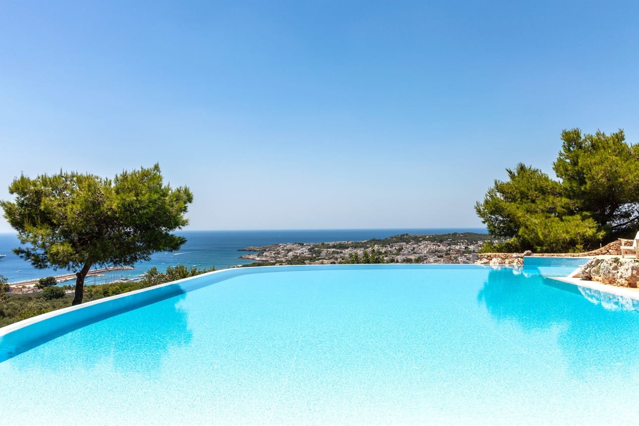 img:https://www.thethinkingtraveller.com/media/Blog%20Images/HONEYMOON%20destinations%20eruope/TTT_Puglia_Villa_Blanca_JULY18_19.jpg