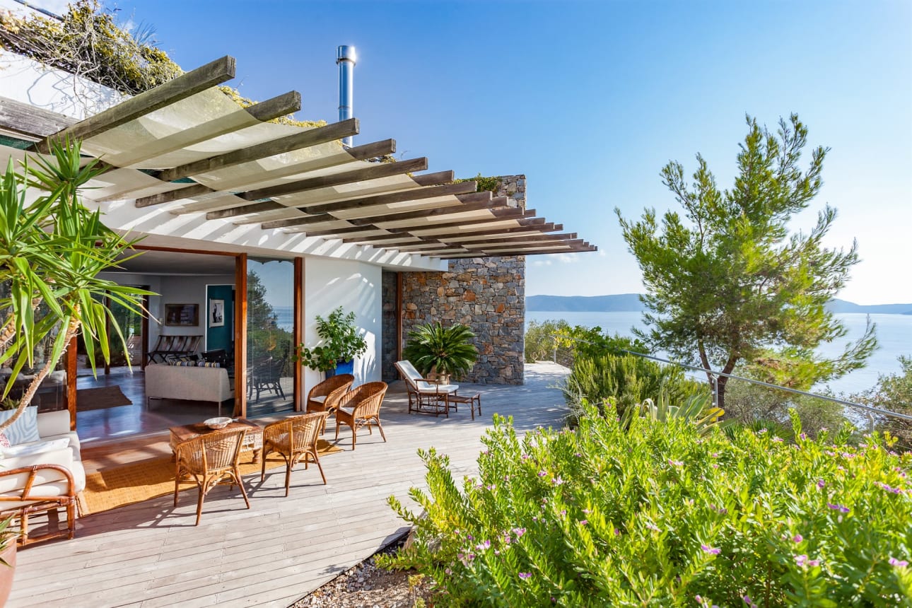 img:https://www.thethinkingtraveller.com/media/Blog%20Images/New%20Folder(9)/Jura%20alonissos.jpg