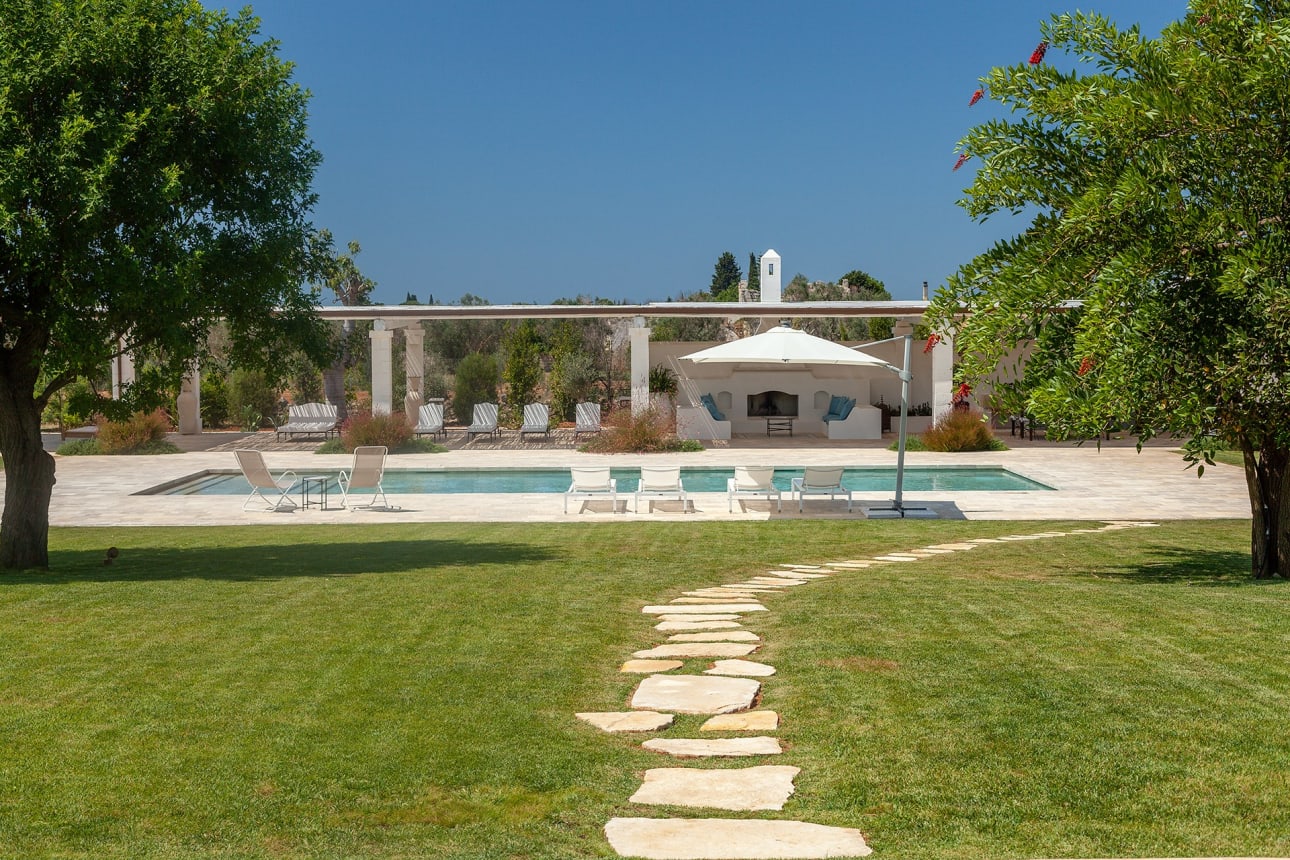 img:https://www.thethinkingtraveller.com/media/Blog%20Images/luxury%20italy%20family%20holidays/TTT_Puglia_Masseria_le_Querce_AUG19_60.jpg