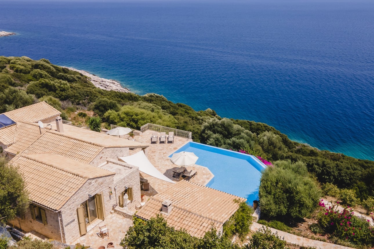 img:https://www.thethinkingtraveller.com/media/Blog%20Images/meganisi%20beaches/TTT_Ionian_Islands_Meganissi_Panorea_JUL21_155.jpg