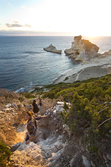 img:https://www.thethinkingtraveller.com/media/Resized/Corsica%20various/Think_Experiences/Hiking/Hiking_Bonifacio/1000/TTT_Corsica_TE_Hiking_Bonifacio_U_Muvrinu%2009.jpg