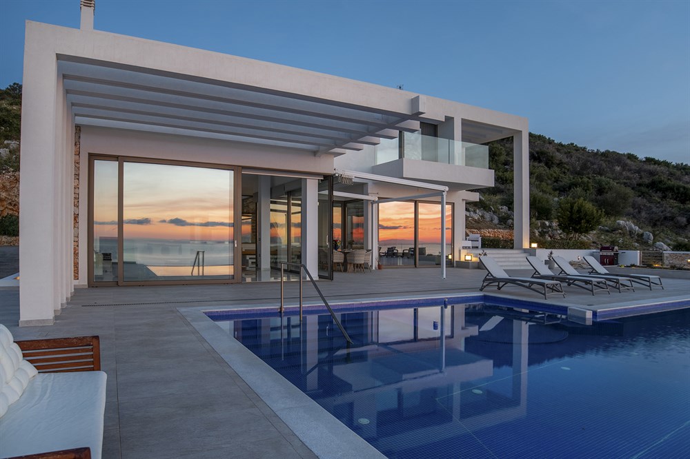 img:https://www.thethinkingtraveller.com/media/Resized/GREECE%20villas/Aurora/APR21/1000/TTT_Ionian_Islands_Zakynthos_Aurora_APR21__215.jpg