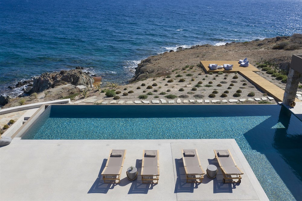 img:https://www.thethinkingtraveller.com/media/Resized/GREECE%20villas/Fanya/NOV21/1000/Cyclades_Islands_Syros_Fanya_NOV21_2.jpg