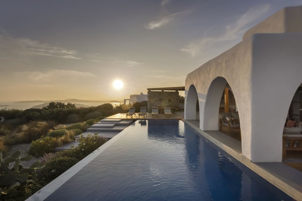 img:https://www.thethinkingtraveller.com/media/Resized/GREECE%20villas/Noera/1000/TTT_Cyclades_Islands_Mykonos_Noera_OCT23_253.jpg