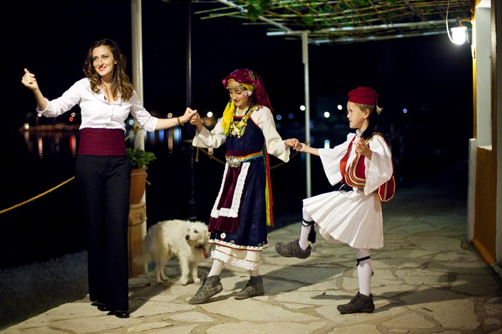 img:https://www.thethinkingtraveller.com/media/Resized/Greece%20Local%20Areas/Greek%20dance%20classes/1000/Think_Ionian_Islands_Greek_Dance_%20Classes%20(2).jpg