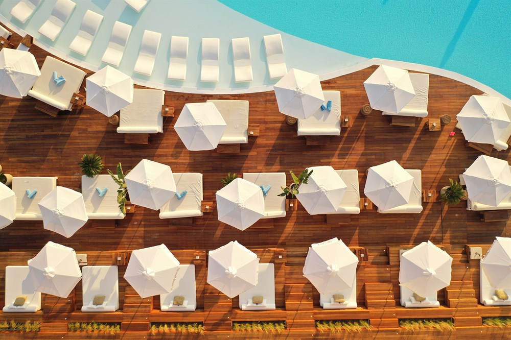 img:https://www.thethinkingtraveller.com/media/Resized/Greece%20Local%20Areas/Porto_Heli/Beaches/Nikki_Beach_Resort/1000/Greece_Porto_Heli_Nikki_Beach_Resort_and_Spa_JUN22_01.JPG