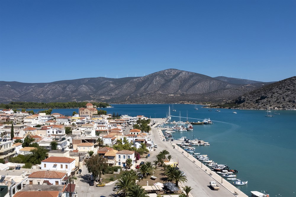 img:https://www.thethinkingtraveller.com/media/Resized/Greece%20Local%20Areas/Porto_Heli/Kilada/1000/TTT_Greece_Porto_Heli_Kilada_Town_SEP22_007.JPG