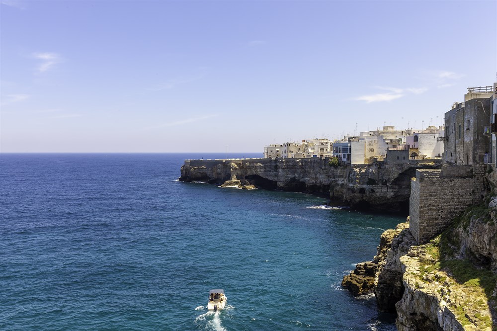 img:https://www.thethinkingtraveller.com/media/Resized/PUGLIA%20local%20areas/Polignano%20a%20Mare/Polignano%20selection%20-%20JUL16/1000/Think_Puglia_Polignano_LR_20.jpg