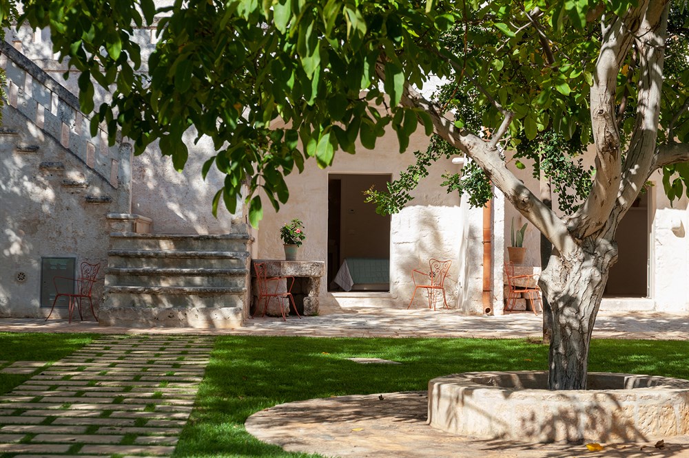 img:https://www.thethinkingtraveller.com/media/Resized/PUGLIA%20villas/Masseria_Mangiamuso/OCT21/1000/TTT_Puglia_Masseria_Mangiamuso_OCT21_026.jpg