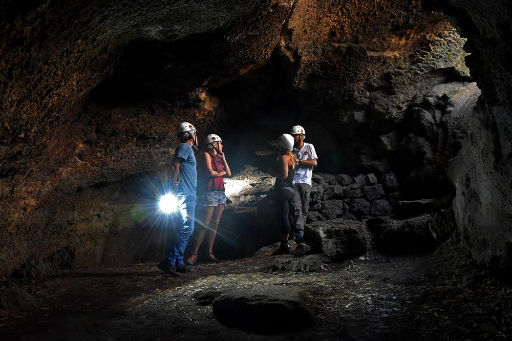 img:https://www.thethinkingtraveller.com/media/Resized/SICILY%20local%20areas/Etna/Ornella%20SEP20/1000/TTT_Sicily_Mount_Etna_SEP20_13.JPG