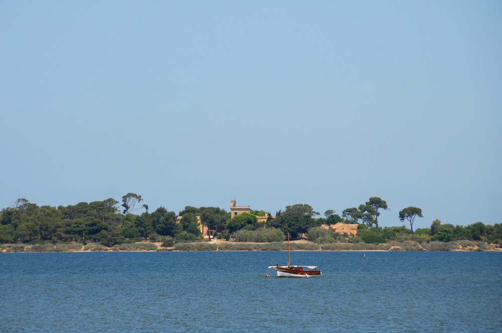 Motyé est visible depuis les marais salants et le lagon | Think Sicily Motyé est visible depuis les marais salants et le lagon | Think Sicily