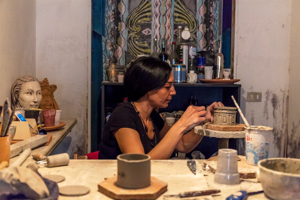 traditional sicilian women