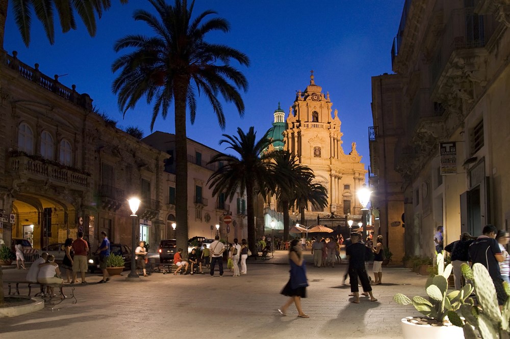 img:https://www.thethinkingtraveller.com/media/Resized/SICILY%20local%20areas/Ragusa/1000/TTT_Sicily_Ragusa_Ibla_1.jpg