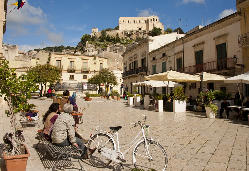 img:https://www.thethinkingtraveller.com/media/Resized/SICILY%20local%20areas/Scicli/Montalbano/1000/Scicli_Montalbanos_Sicily_Orni_May14.jpg